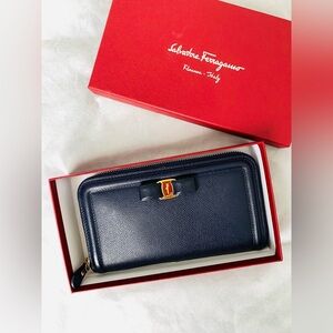 Authentic Salvatore Ferragamo zip around Vara Bow leather wallet